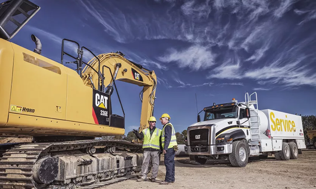 Caterpillar equipment undergoing maintenance with CAT ET software.